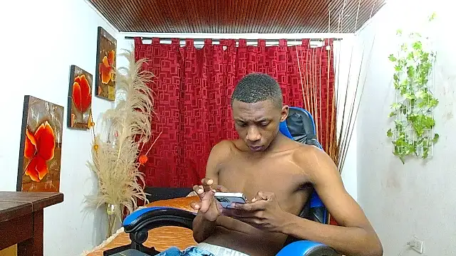 Snapshot of milo018 chatting on 02.27.26 milo018 online show from 02.27.26