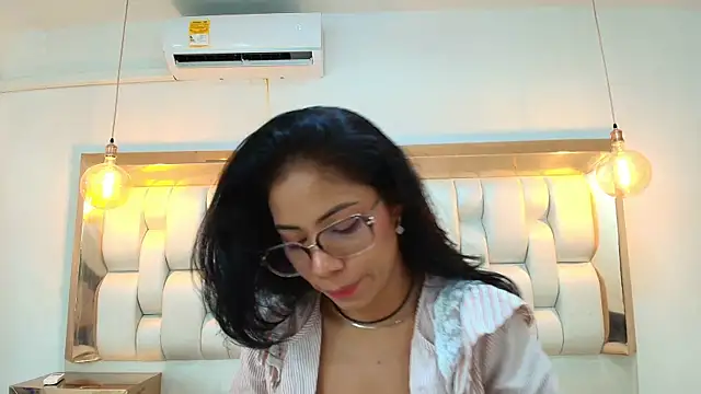Snapshot of AzulMaveric chatting on 05.11.26 AzulMaveric online show from 05.11.26