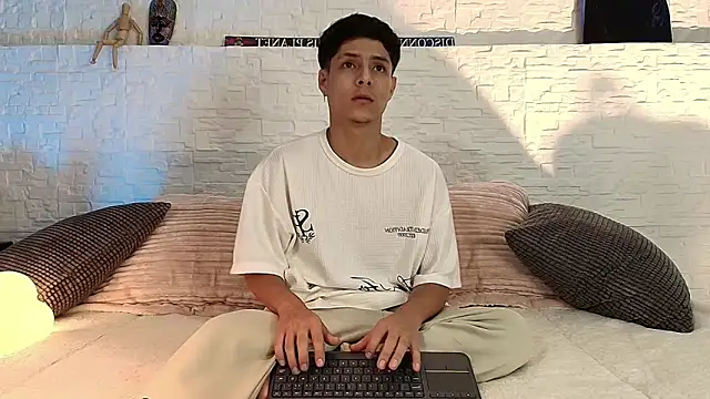 Eliassalvatore  online show from 04.23.26