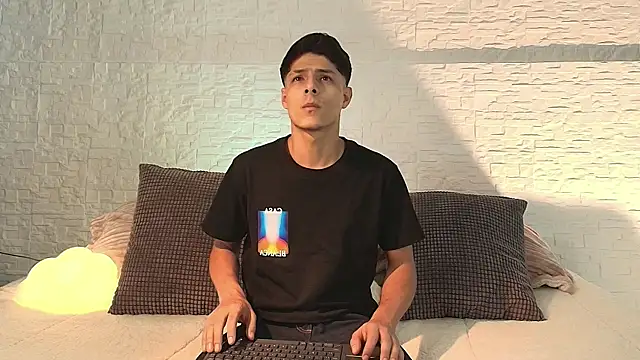 Eliassalvatore  online show from 04.25.26