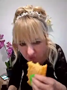 -Nefertiti- online show from 03.02.26