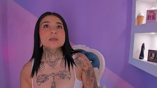 Snapshot of Adri_tatto_7 chatting on 07.21.26 Adri tatto 7 online show from 07.21.26