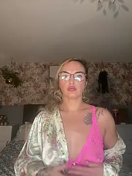 Snapshot of Cherrybomb2885 chatting on 02.20.26 Cherrybomb2885 online show from 02.20.26