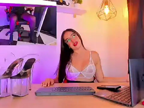 Snapshot of spicy_white_ chatting on 02.27.26 spicy white online show from 02.27.26