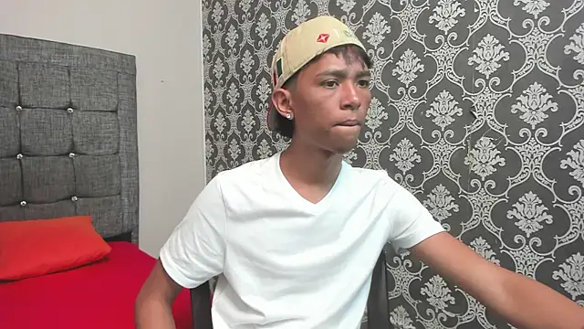 Snapshot of Little_Twink19x chatting on 02.24.26 Little Twink19x online show from 02.24.26