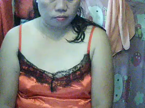 Snapshot of lovelypinay00 chatting on 06.12.26 lovelypinay00 online show from 06.12.26
