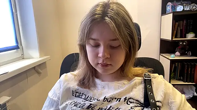 TomikoPfau online show from 04.11.26