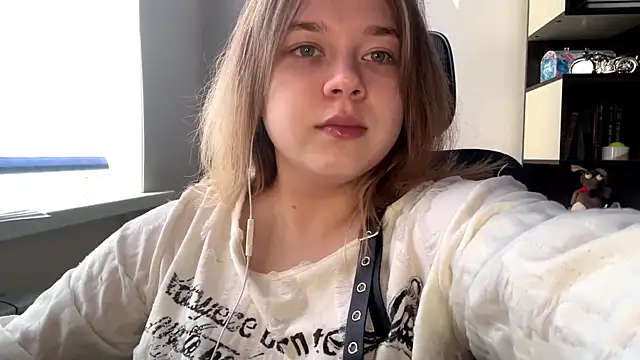 TomikoPfau online show from 04.16.26