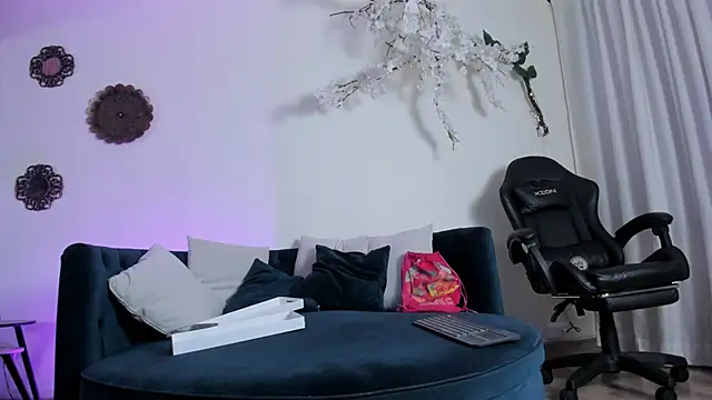 Madisson Edwards online show from 03.11.26