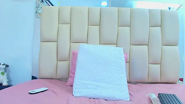 Snapshot of Lana_Sliim chatting on 02.26.26 Lana Sliim online show from 02.26.26