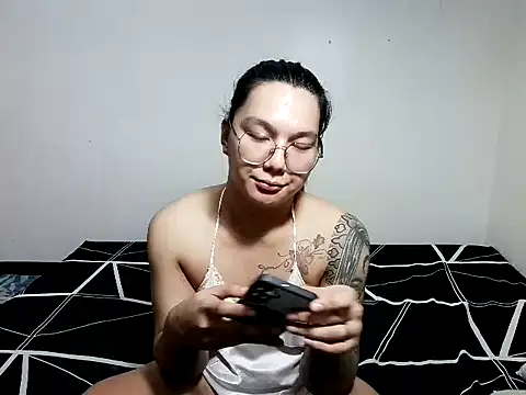 xNaughtymilesx online show from 05.06.26
