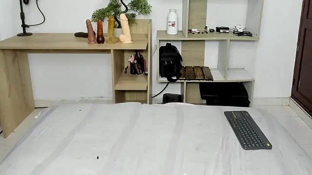 Snapshot of valeriavelasquez chatting on 06.04.26 valeriavelasquez online show from 06.04.26