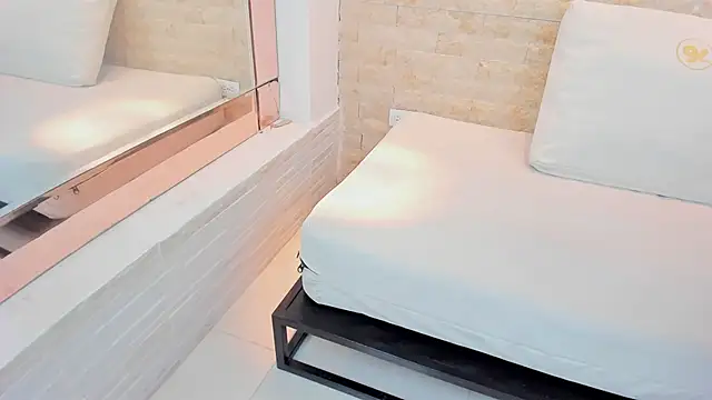 aitana cole online show from 02.24.26