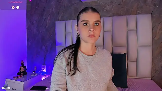 lya gomez online show from 04.08.26