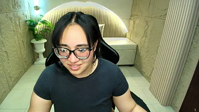 Snapshot of bunny_mich_r chatting on 03.03.26 bunny mich r online show from 03.03.26