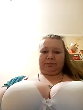 KiraStanton online show from 04.14.26