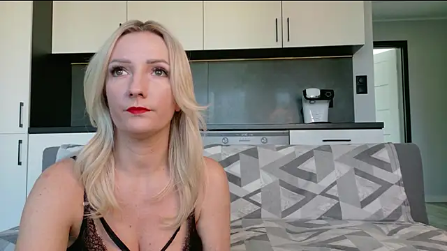 amy loves to be teased online show from 04.04.26