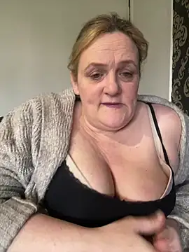 Snapshot of Busty-GilfQuinn chatting on 02.23.26 Busty-GilfQuinn online show from 02.23.26