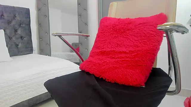 Snapshot of Evelyn__Cortes chatting on 02.27.26 Evelyn Cortes online show from 02.27.26