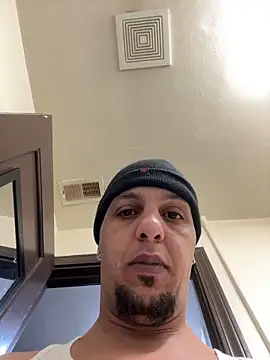 Snapshot of Luyandowt chatting on 02.26.26 Luyandowt online show from 02.26.26