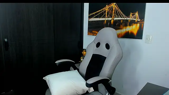 MEGAAN HILTONN online show from 04.05.26