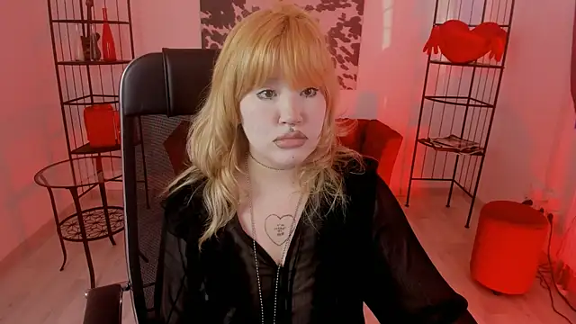 Snapshot of OpalNova chatting on 07.12.26 OpalNova online show from 07.12.26