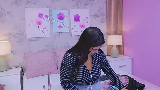 EmmaLeens online show from 04.16.26