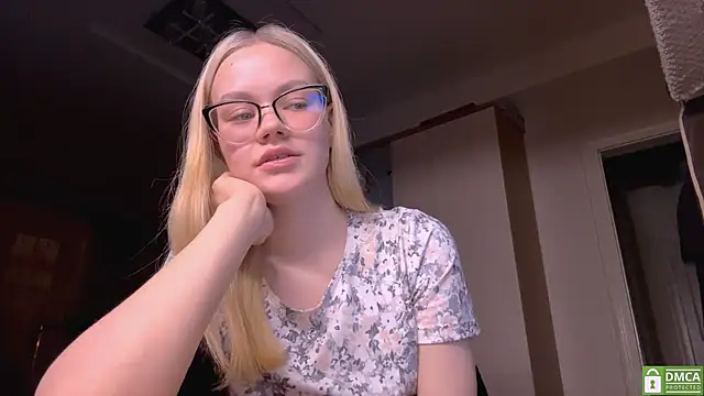 Snapshot of MiaCashe chatting on 02.24.26 MiaCashe online show from 02.24.26