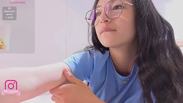 Snapshot of eva_depp_ chatting on 03.13.26 eva depp online show from 03.13.26