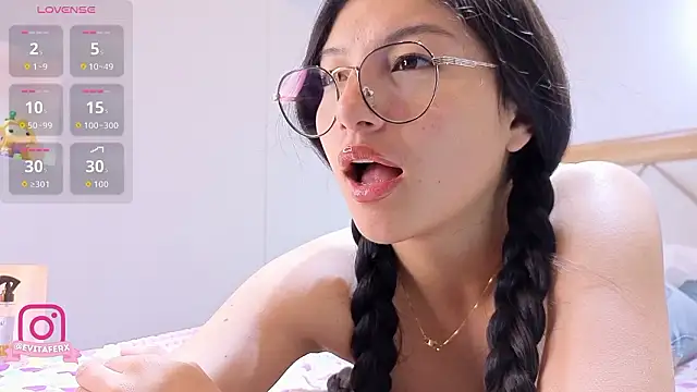 Snapshot of eva_depp_ chatting on 03.14.26 eva depp online show from 03.14.26