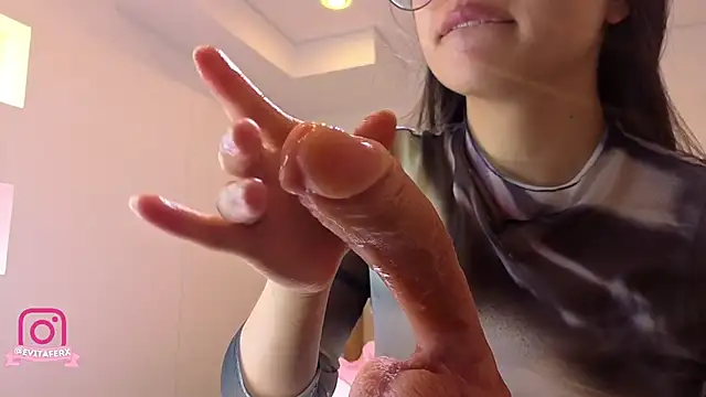 eva depp  online show from 05.10.26