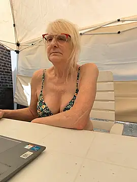 Snapshot of Heidiblueeyes chatting on 06.23.26 Heidiblueeyes online show from 06.23.26