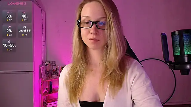 Snapshot of SatinSinner chatting on 03.01.26 SatinSinner online show from 03.01.26