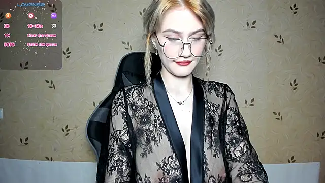 Snapshot of NicoleDaviss chatting on 06.12.26 NicoleDaviss online show from 06.12.26