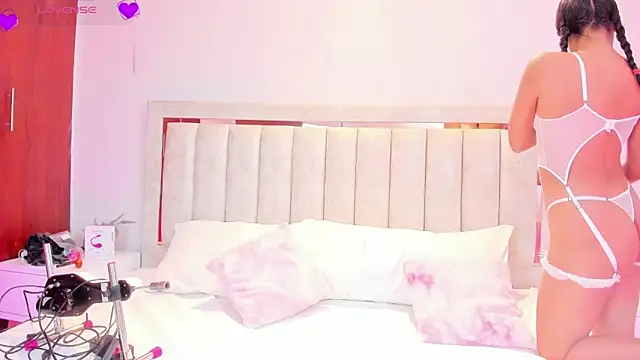 AlaiaMoretti  online show from 04.14.26