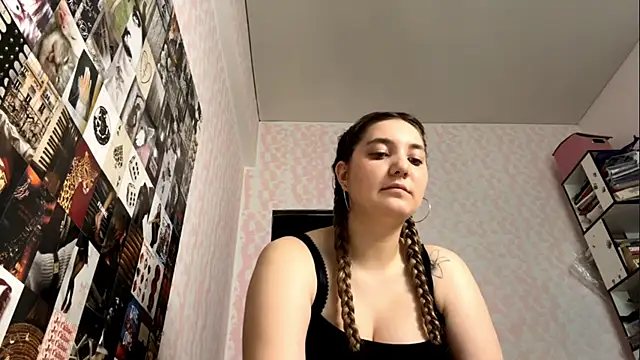 Snapshot of JanineThielman chatting on 06.28.26 JanineThielman online show from 06.28.26