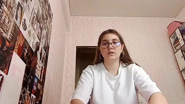 Snapshot of JanineThielman chatting on 07.05.26 JanineThielman online show from 07.05.26