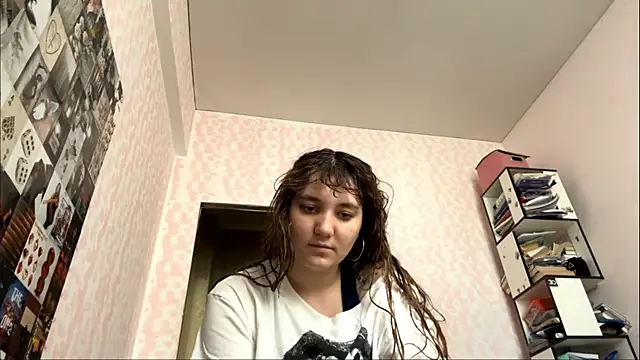 Snapshot of JanineThielman chatting on 07.17.26 JanineThielman online show from 07.17.26