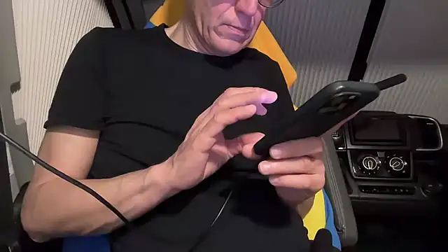 Snapshot of rotoli chatting on 02.24.26 rotoli online show from 02.24.26