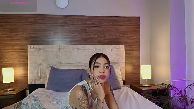 Snapshot of CamilaVelour chatting on 06.24.26 CamilaVelour online show from 06.24.26