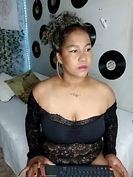 medusafox  online show from 04.11.26