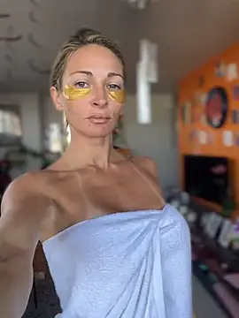 XoMonroe online show from 04.28.26