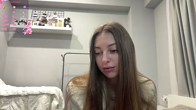 Snapshot of selena_favn chatting on 06.16.26 selena favn online show from 06.16.26