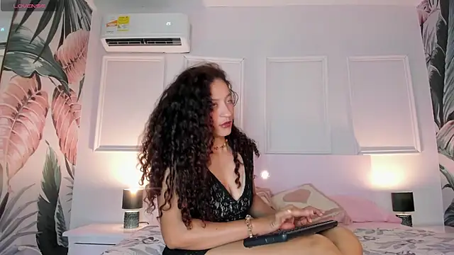 JeiLovee online show from 04.10.26