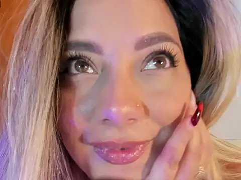 FoxxySweet online show from 04.14.26