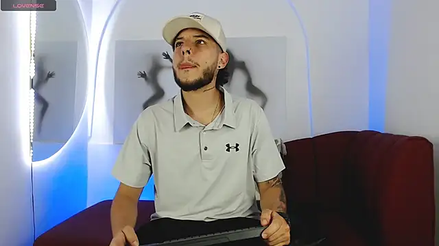 Snapshot of luxesmith chatting on 02.26.26 luxesmith online show from 02.26.26