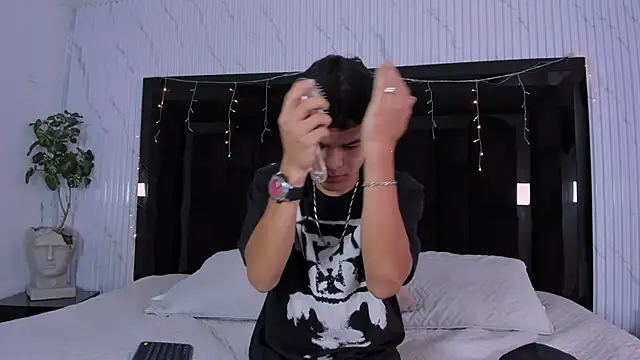 DylanRoyce  online show from 03.25.26