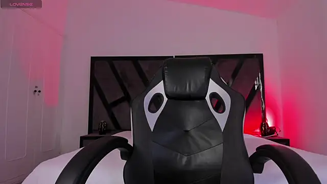 DylanRoyce  online show from 04.06.26