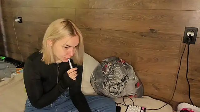 AmmyLuu online show from 05.06.26