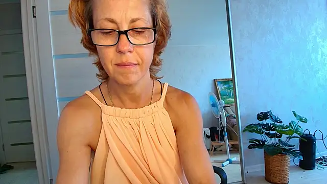 Snapshot of LioraWeiss chatting on 07.11.26 LioraWeiss online show from 07.11.26